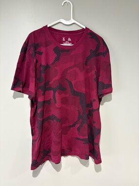 Xersion Burgundy and Black Camo Short Sleeve Tee